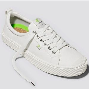 Cariuma OCA Low Off-White Sneakers
